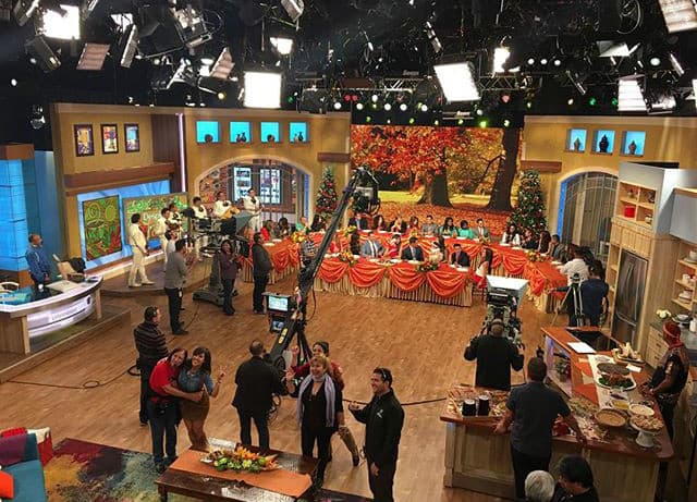 Todo un gran equipo preparando el festejo.