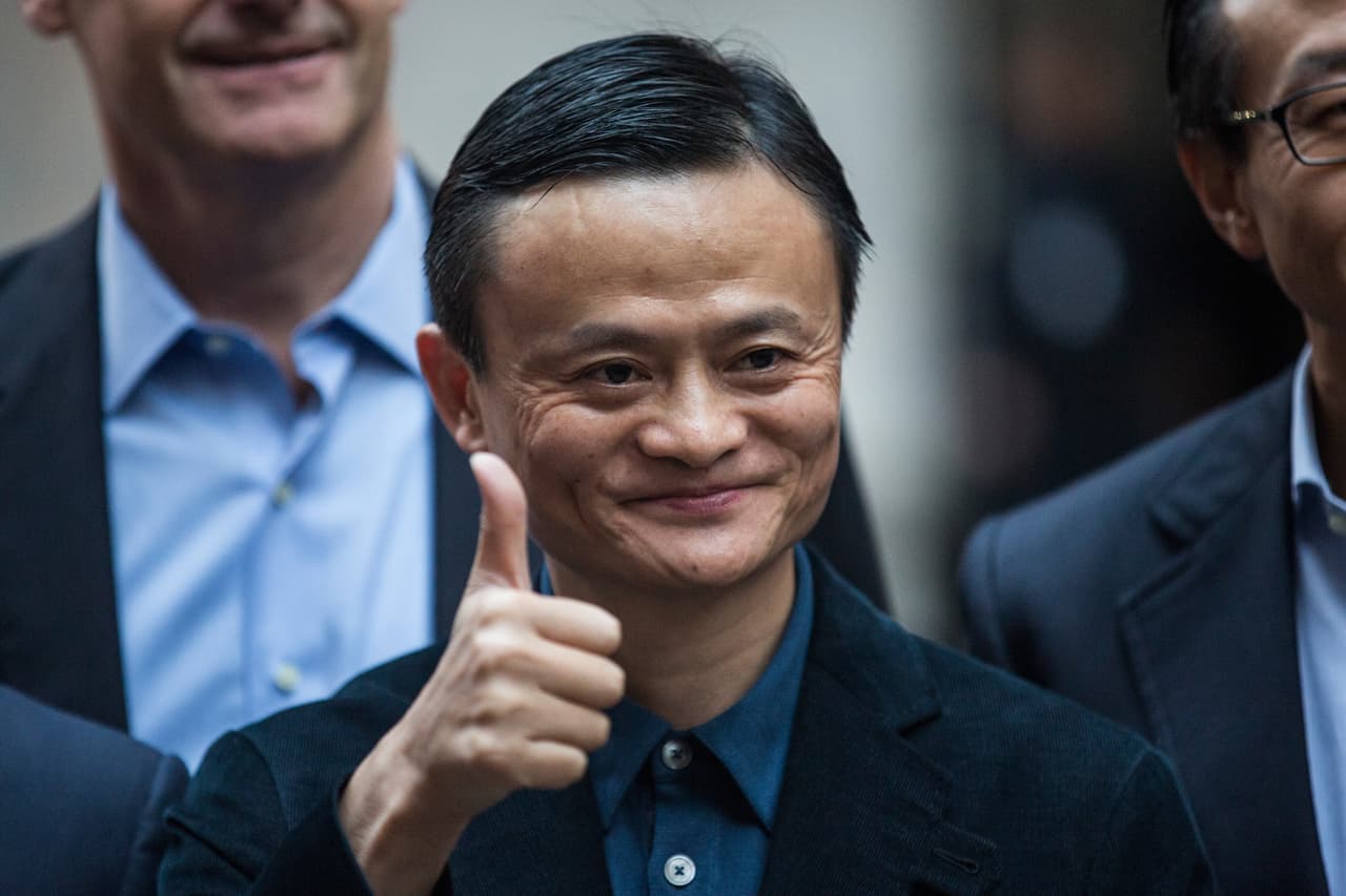 Jack Ma. El hombre más rico de China no podía faltar en este listado. Es el fundador de Alibiba que es un consorcio de negocios de Internet de gran éxito en dicho país, también es el primer empresario de China en aparecer en la portada de la publicación de negocio Forbes. Estamos seguros que su hija Ma Yuankun lo es todo para él.