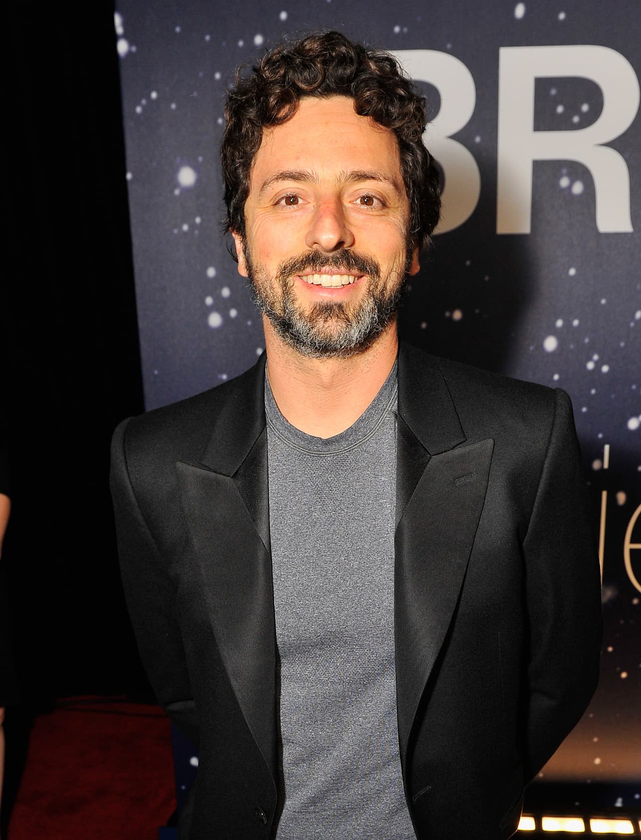 Sergey Brin. Hombre poderoso en el ámbito de los negocios y la tecnología, Sergey Brin junto a Larry Page, fundó Google, una de las más rentables, grandes y célebres compañías de Internet sino es que la número uno. Es padre de hijo Benji Wojin