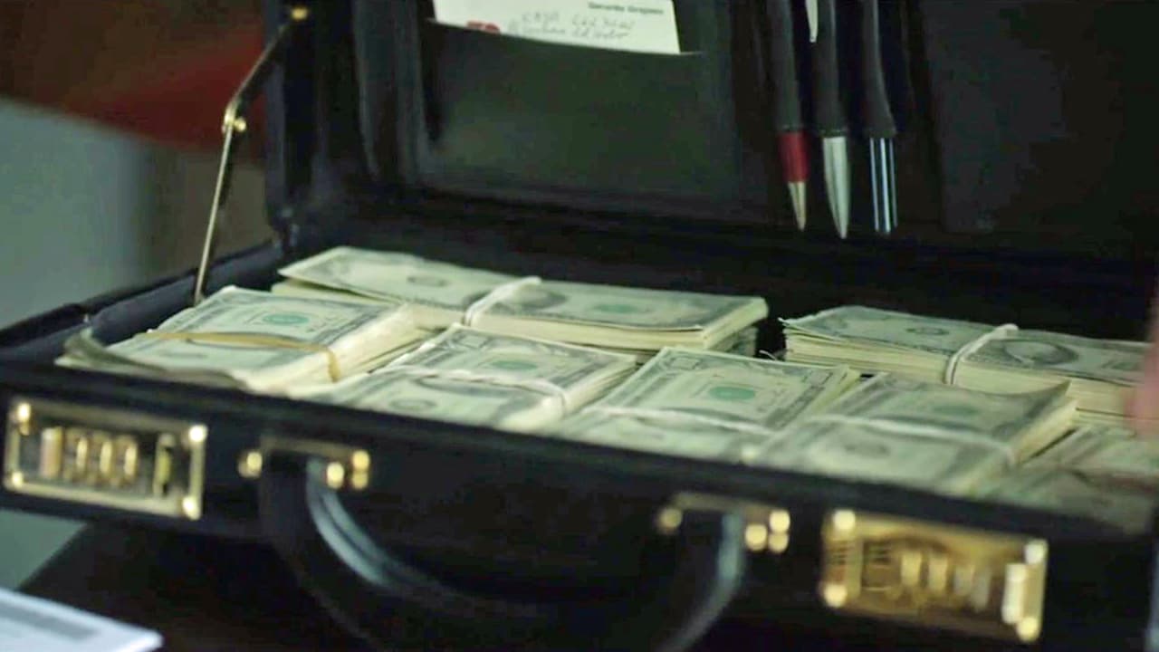 While the outgoing president, the DEA's head and 'Don Sol' were choosing Benjamin and Ramon Avendaño to 'work' with them to control the cartels, 'El Chapo' bribed the prison's director with a suitcase full of money and a trip to Paris to negotiate the terms of his stay.