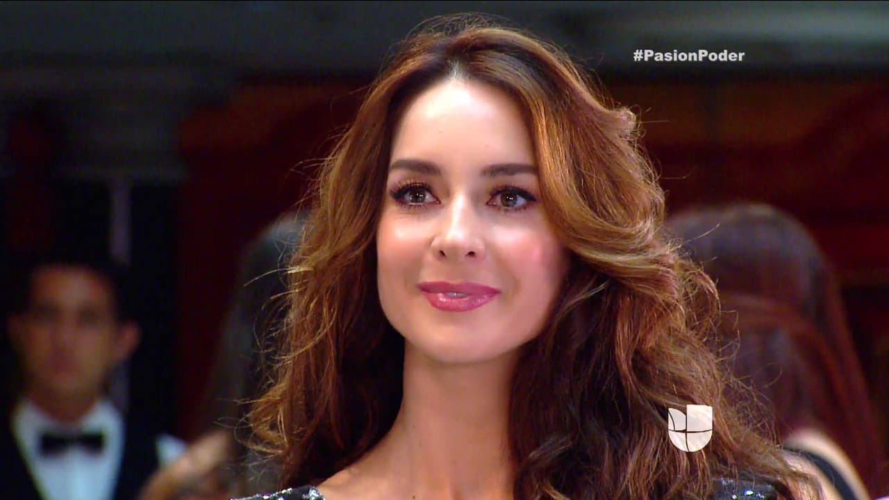 Y Julia no puede ocultar que aún siente algo por ti.