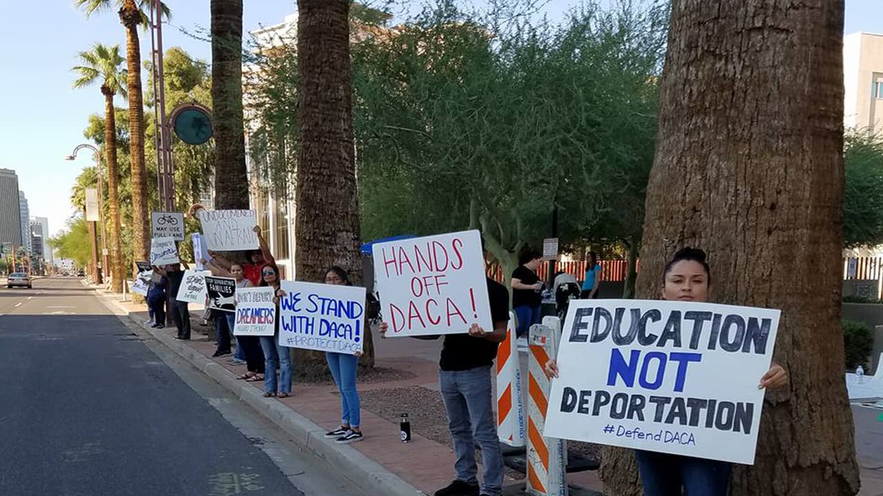 Dreamers en Arizona buscan consejería ante la incertidumbre sobre su futuro