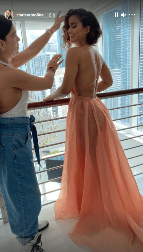 En sus historias de Instagram se puede ver un poco del detrás de cámaras de la sesión de fotos y de la buena vibra que se vivió durante su realización.