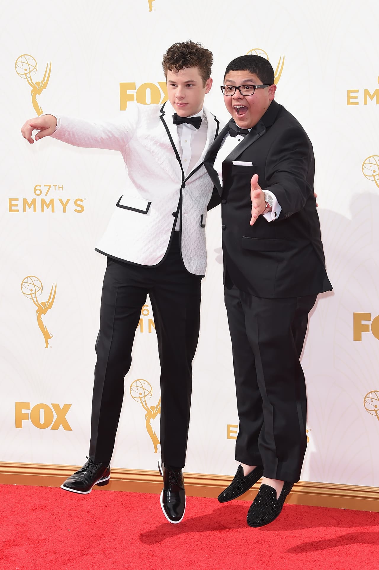 Rico Rodriguez y Nolan Gould.