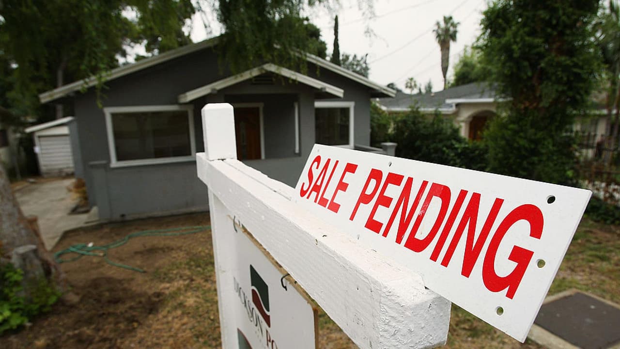 Sin esa ayuda, “para una persona o personas de ingresos moderados es casi imposible (comprar una casa en la ciudad)”, dijo a Univision 34 Los Ángeles, Nury Martínez, presidenta del Concejo Municipal de Los Ángeles.
<br>
<br>Enfatizó que el programa ayudará a quienes estando en un proceso de compra de vivienda, necesiten más dinero para completar un pago de enganche.