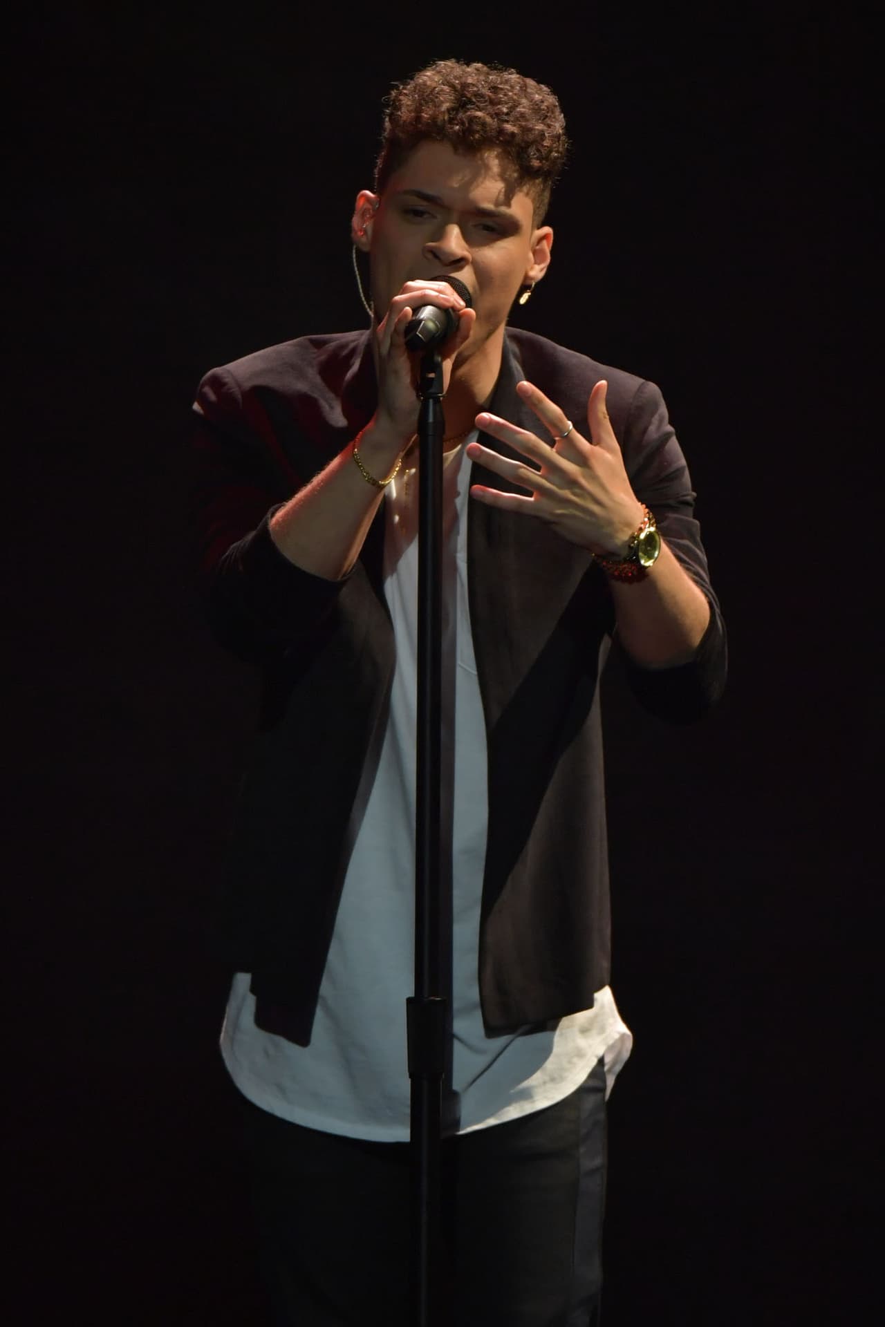 Garmandy Candelario puso a bailar a las chicas con tema "Eres una niña", de Gerardo Ortiz.