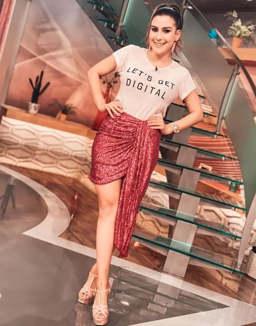 En su regreso al show, conquistó con un 'outfit' totalmente 'chic' y ad hoc a su sección 'El revoltillo digital'. Ahora que has visto los looks de nuestras conductoras, inspírate para cuando se levante la cuarentena.