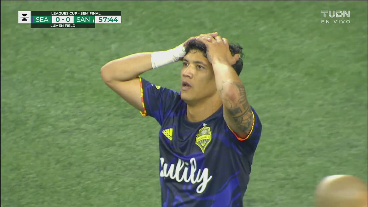 ¿Cómo la dejaste ir, Freddy? Montero no pudo rematar ante la portería