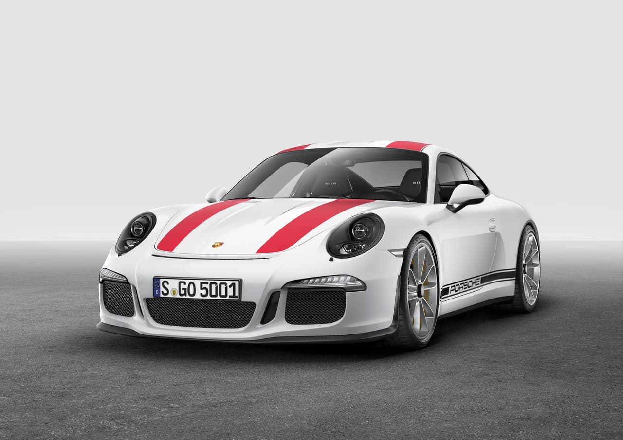 Con signos que recogen la esencia de Porsche, el modelo 911 R es una de las presentaciones destacadas del Auto Show de Ginebra 2016