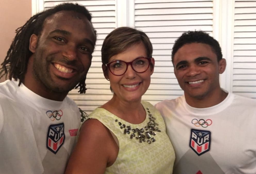 El gobernador Alejandro García Padilla realizó un evento en La Fortaleza donde se reconoció la labor de los atletas puertorriqueños y se le dio una medalla simbólica a los atletas Javier Culson y Franklin Gómez.