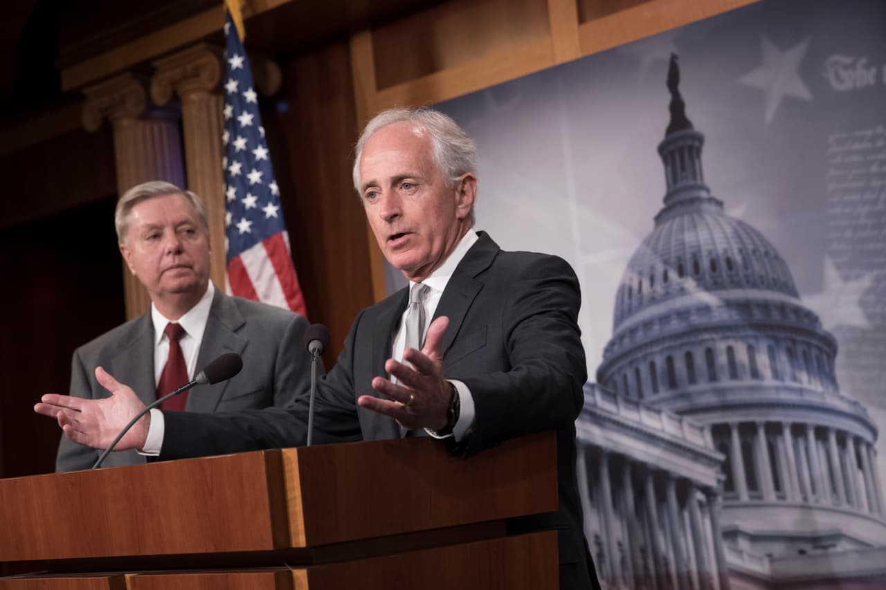 Corker, que también se retirará tras la elección de 2018, ha dicho que la Casa Blanca es "una guardería para adultos" porque, según él, los asesores del presidente deben vigilarle.