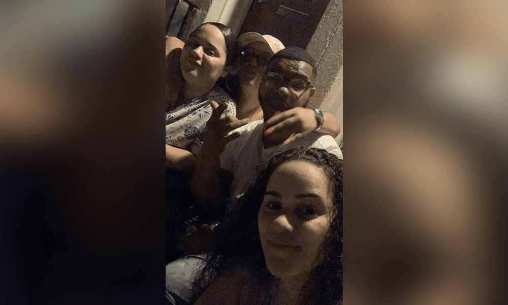 Esta fue la última foto de las dos hermanas, momentos antes de que una de ellas asesinara a la otra.