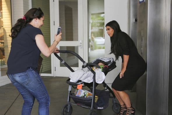 Kim no lo pensó dos veces y accedió a la petición de la mujer.