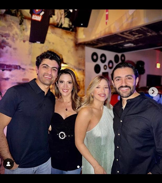 La hondureña y su novio acompañaron al comunicador en el festejo. Se fueron a cenar y luego hubo mucho baile bajo la noche de Miami. 
<br>