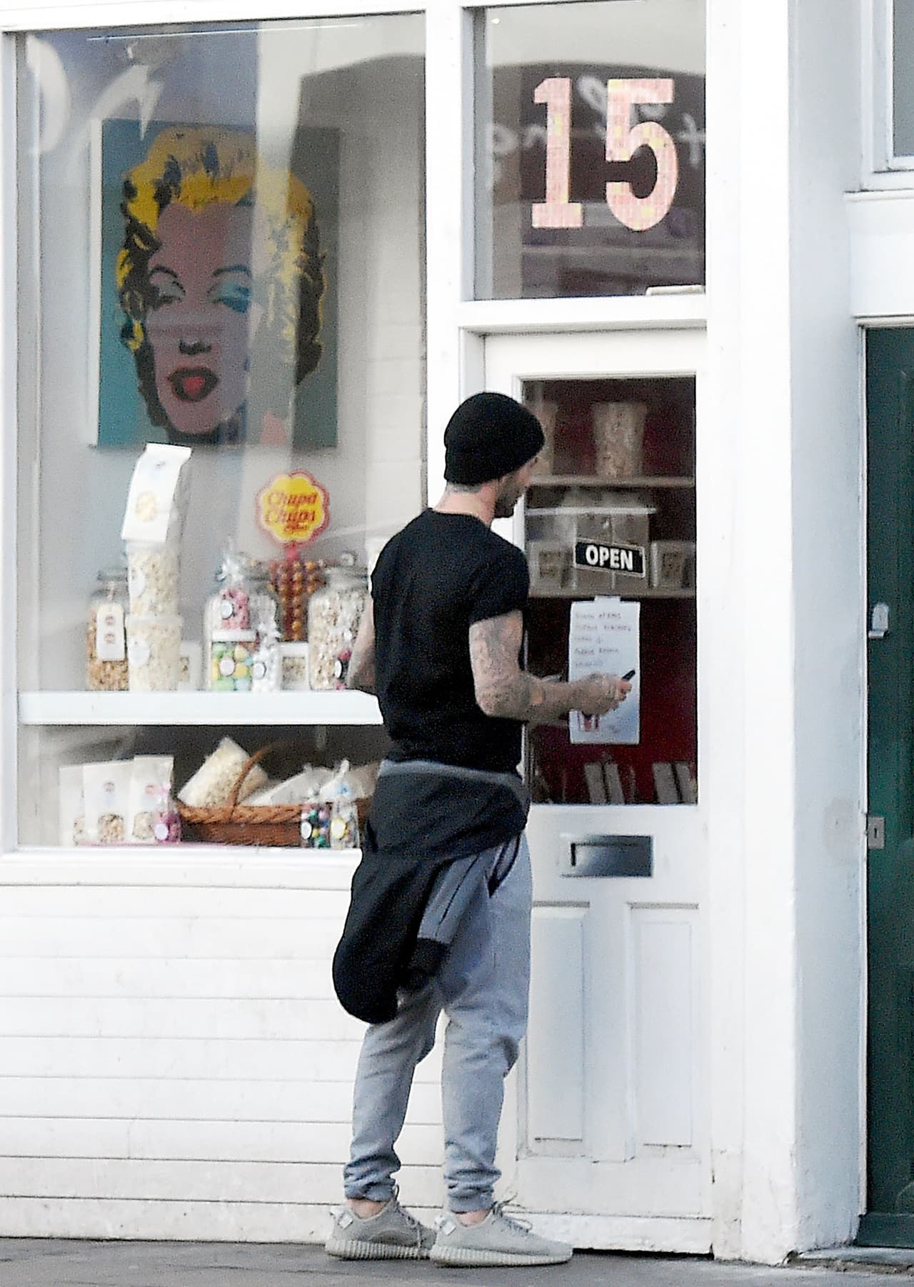 David Beckham fue a la exclusiva boutique a cumplir el capricho de Victoria.