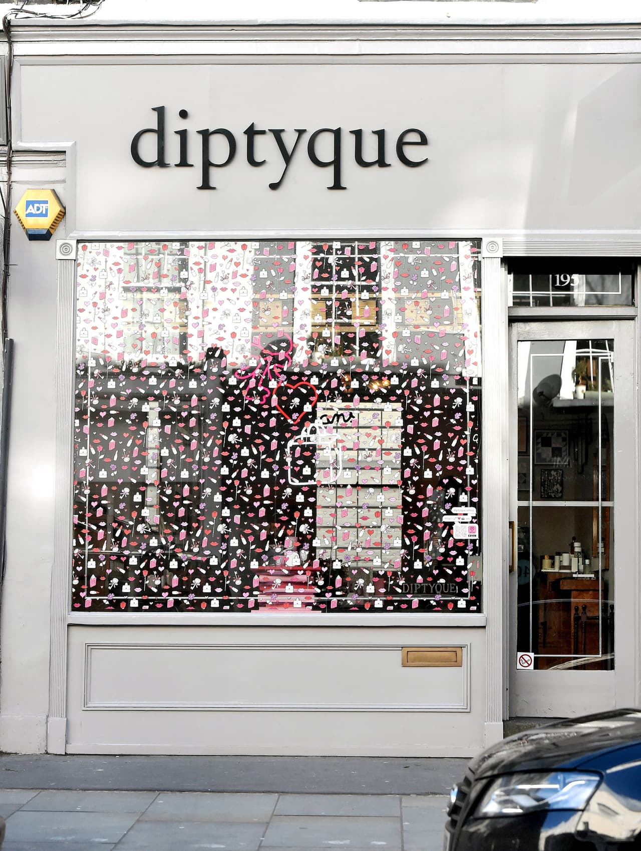 Esta es la boutique donde venden las velas caras.