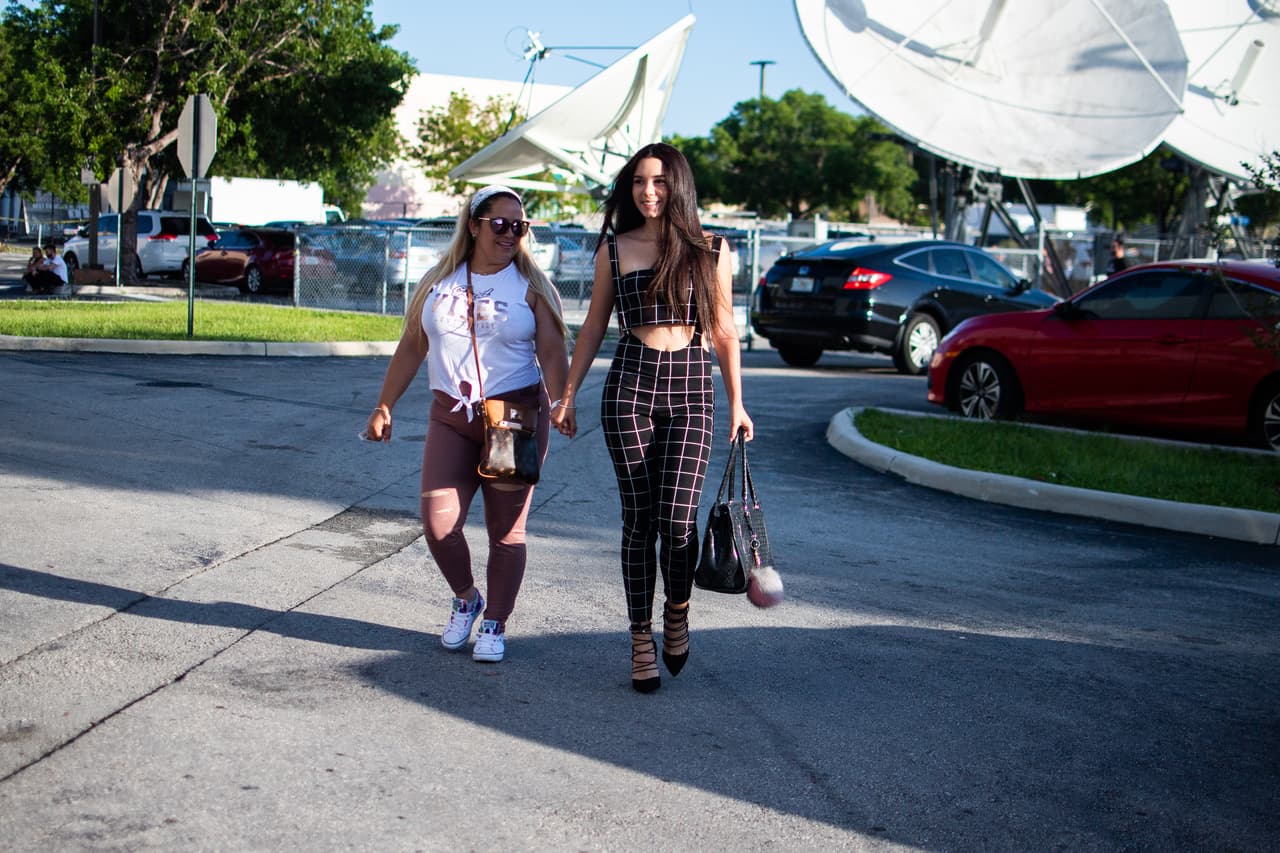 Familia y amigos que las apoyan en el proceso.