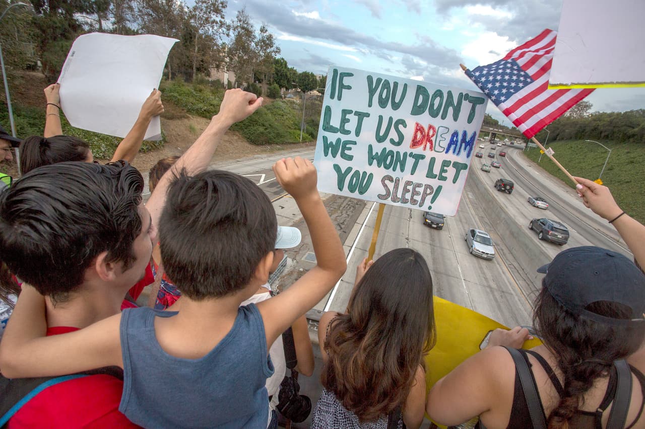 California se resiste al fin de DACA: demandas, vetos a otros estados y más fondos para dreamers