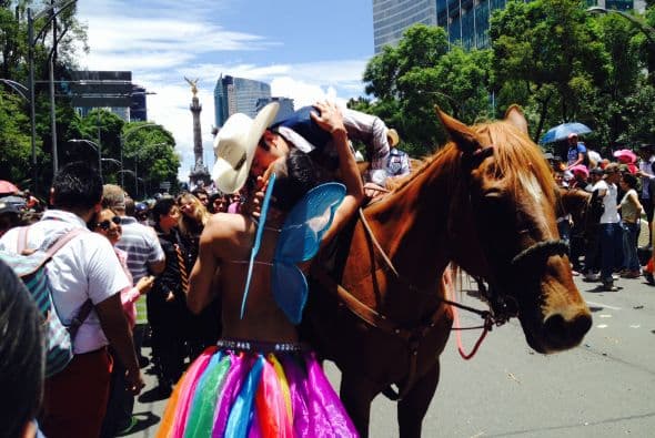 Lleno de música, carros alegóricos, dos autobuses turísticos y 40 caballos. Crédito: Lucía Urrutia.