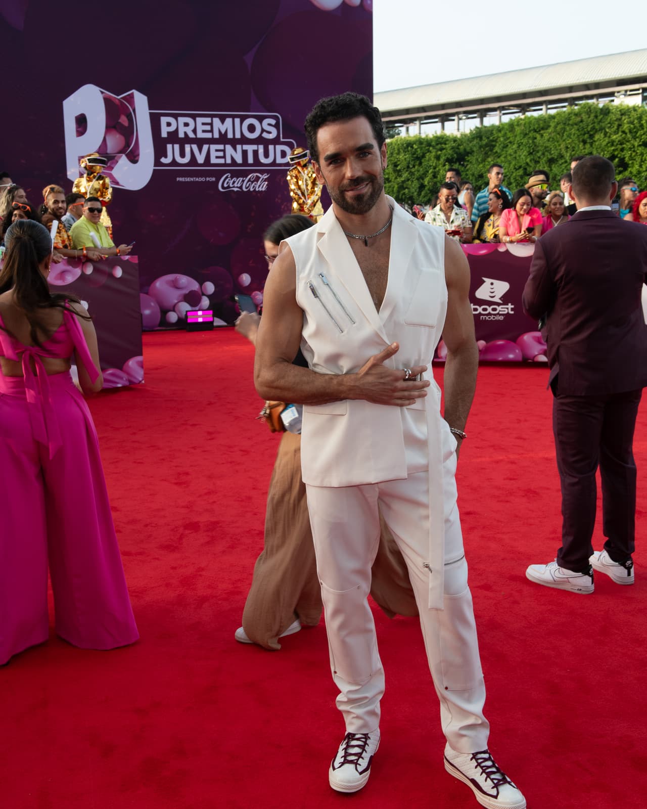 El actor 
<b>Marcus Ornellas</b> llegó con un casual traje con chaleco.
