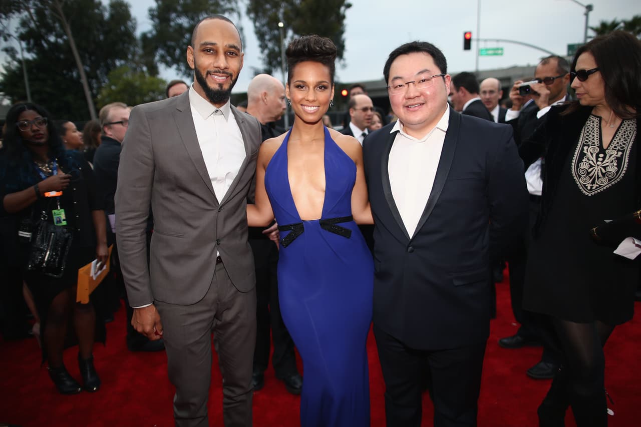 Alicia Keys aparecía regularmente con el empresario en las alfombras rojas de diferentes eventos. Nunca se hizo público que la cantante recibiera algún regalo de Low, aunque al financiero le gustaba presumir su amistad con la intérprete de 'Empire State of Mind'.
<br>