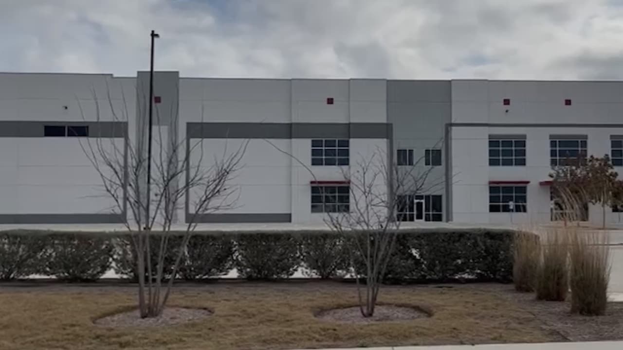 Concejal advierte por la instalación de un megacentro de ICE en San Antonio