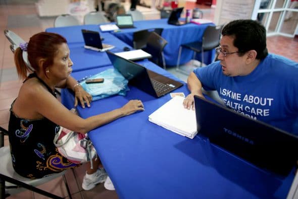 La diferencia principal con los asesores es que típicamente son representantes de una compañía de seguro o una agencia que se dedica a vender seguros de diferentes compañías.