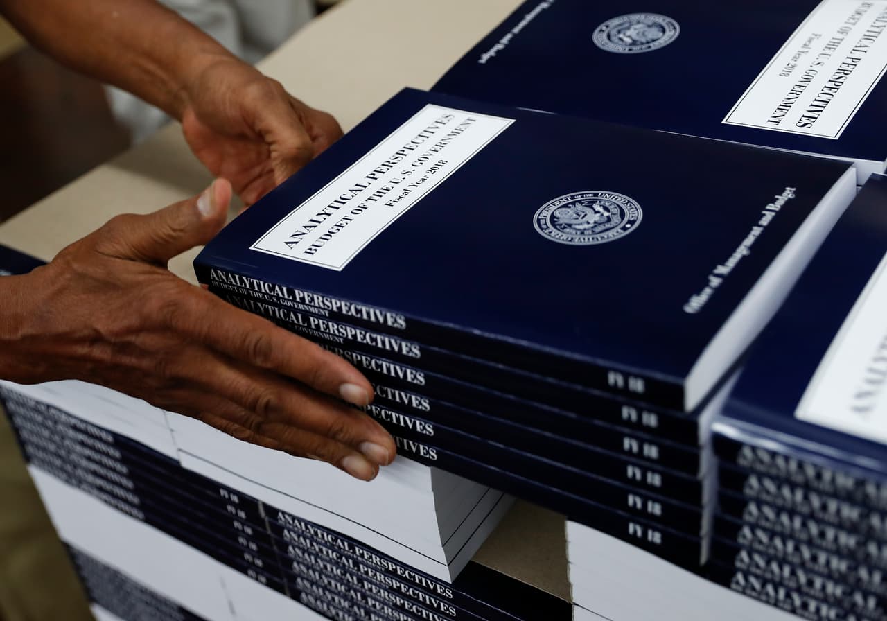 El presupuesto de Trump dará un hachazo de $800,000 millones al Medicaid y recortará cupones para alimentos 