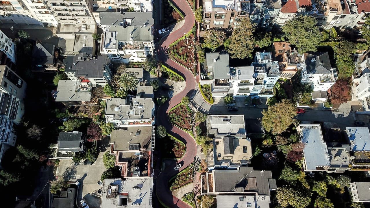 Se estima que 2 millones de personas visitan la calle Lombard de San Francisco cada año, lo que la convierte en una de las más fotografiadas de Estados Unidos.