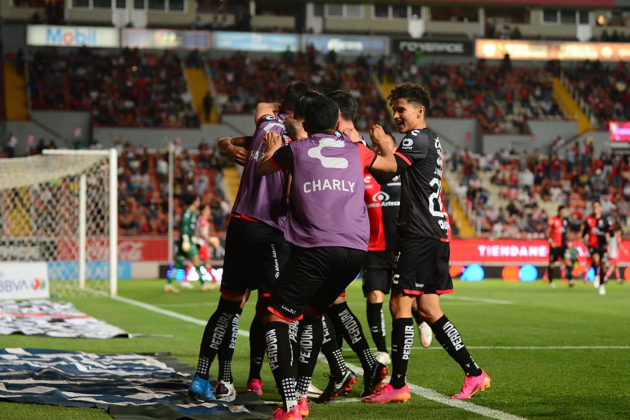 Atlas no se toca el corazón y golean 1-5 a un débil Necaxa. Los Zorros toman el quinto de lugar de manera momentánea y Necaxa volverá a dormir en la última plaza del torneo.