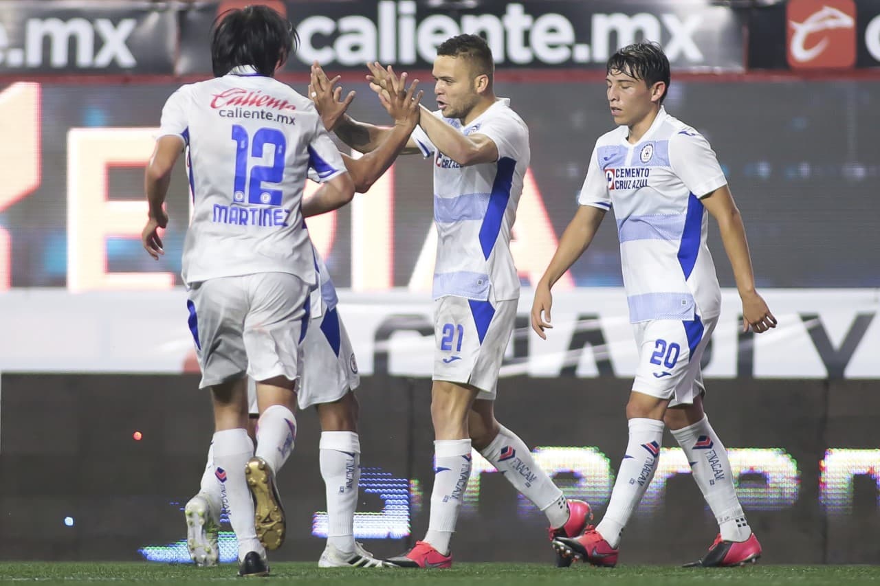 Con goles de Santi Giménez y Jonathan Rodríguez, la Máquina del Cruz Azul vence a los Xolos de Tijuana y regresan a casa con los tres punto y el liderato del torneo.
