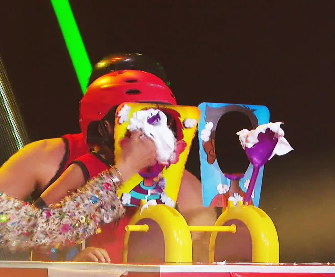 ¡Pobre Yumalay, ni en su cumpleaños se llevó este pastelazo!