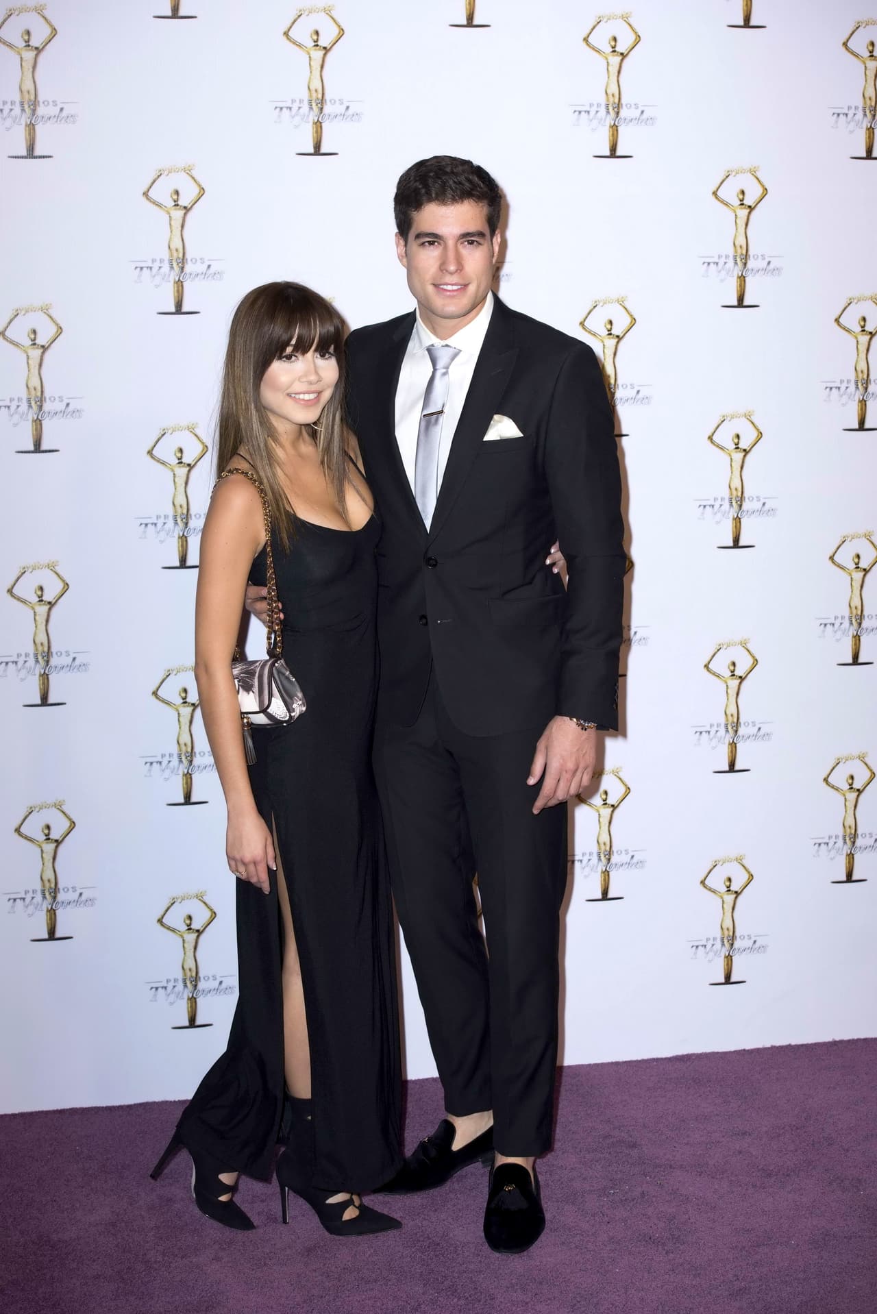 En diciembre del año pasado, trascendió que 
<b><a href="https://www.univision.com/entretenimiento/celebridades/danilo-carrera-y-angela-rincon-iniciaron-tramites-de-divorcio-fotos">Danilo Carrera y Ángela Rincón se divorciaron</a></b> en Miami, Florida.