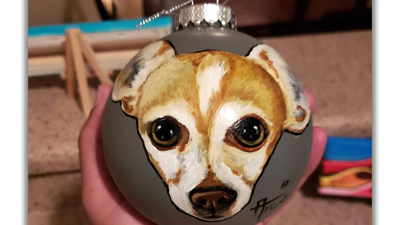 Las mascotas también pueden adornar el árbol de Navidad