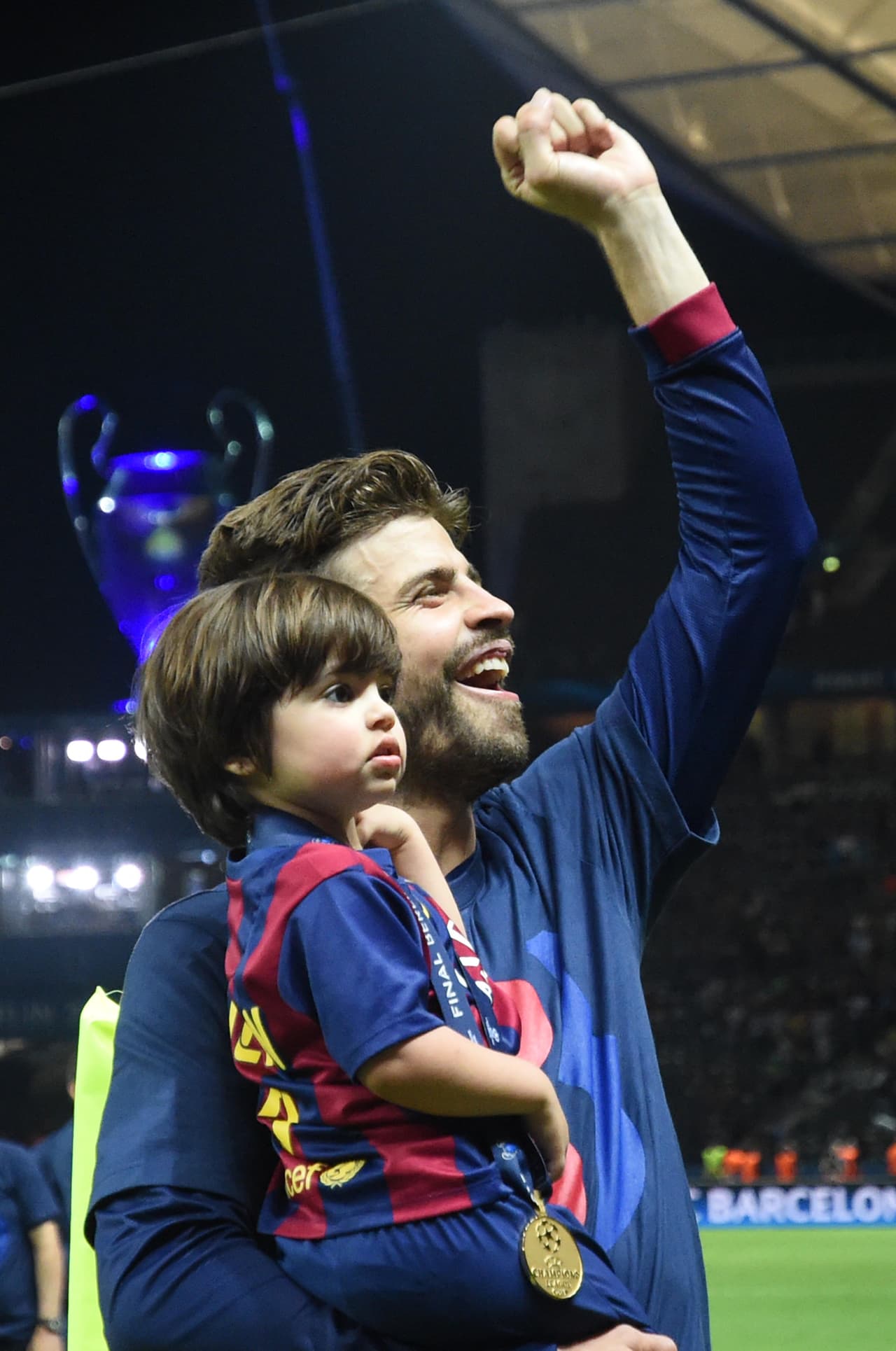 Estos futbolistas además de ser buenos jugadores son buenos padres y a la hora de festejar sus hijos son los protagonistas.