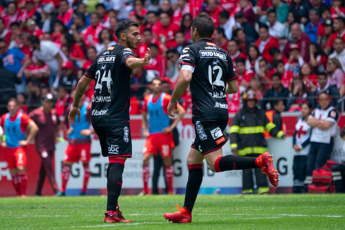 Después de las expulsiones de Luis Ángel Mendoza y Miller Bolaños, Luis Gerardo Chávez le puso suspenso a la serie al minuto 66.