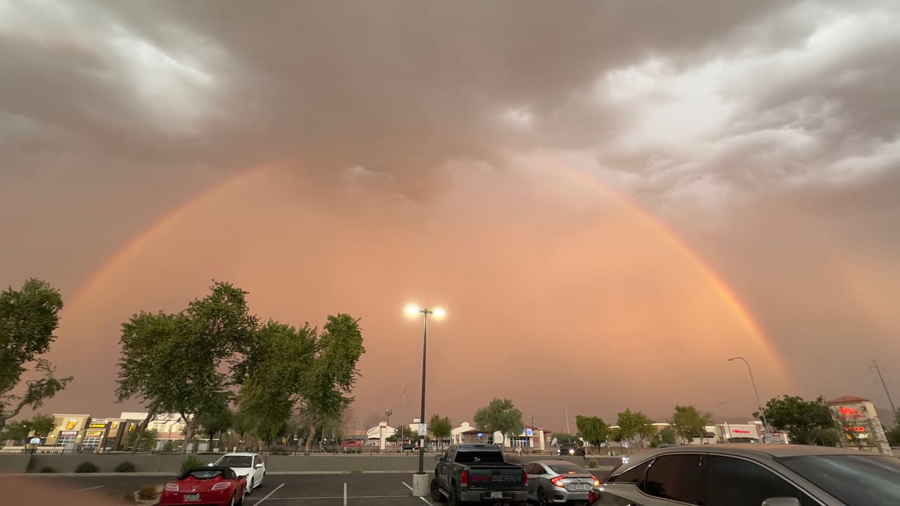 Mientras tanto, para esta semana 
<b>se mantiene el pronóstico de lluvias</b>, así que, si tienes que salir de casa, hazlo tomando las precauciones necesarias.