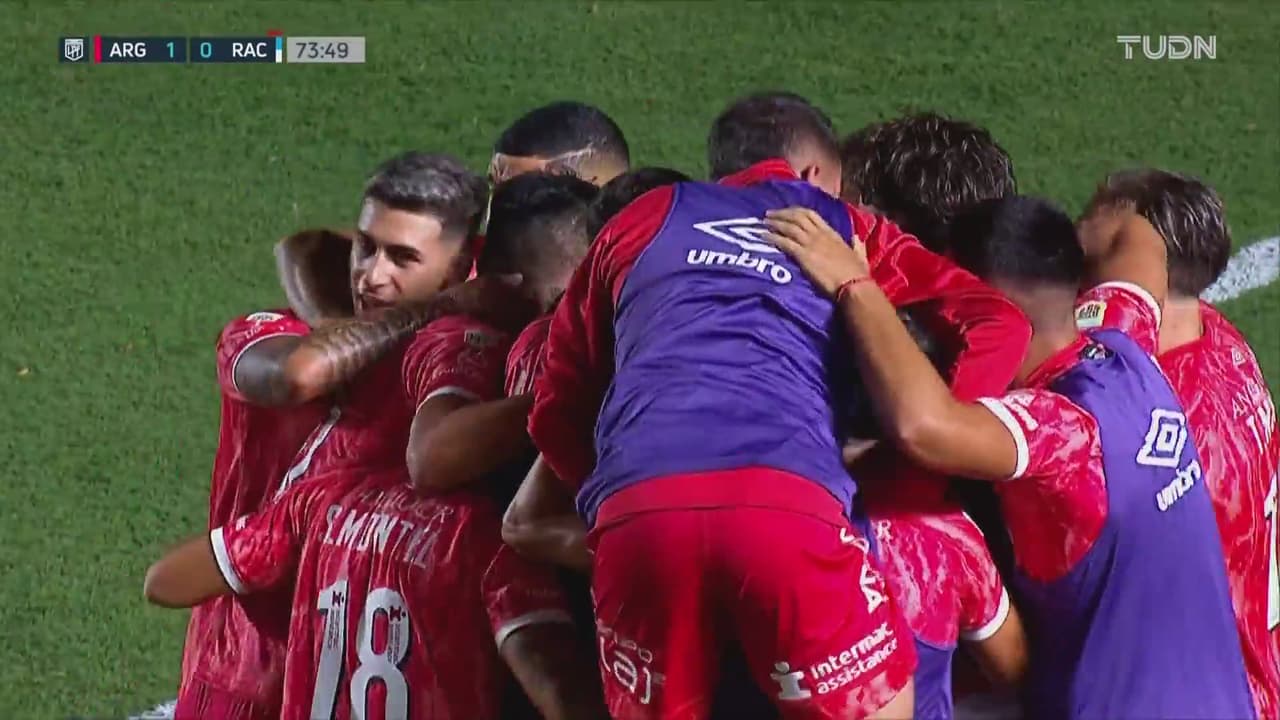 Rodrigo Cabral abre la pinza 1-0 para Argentinos Jr. sobre Racing