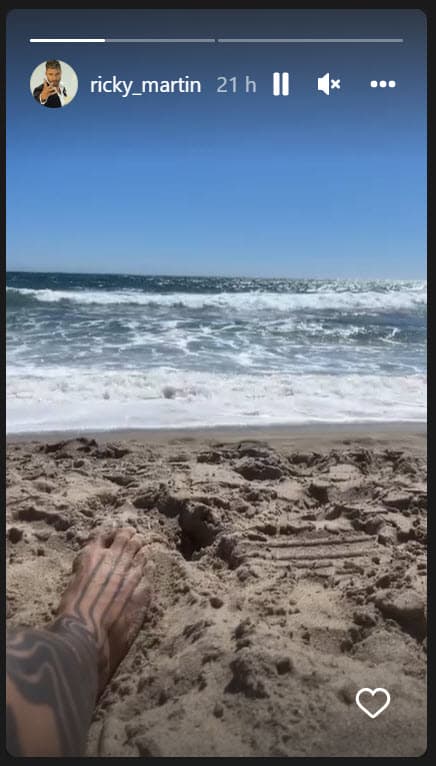 No queda claro si Ricky Martin estuvo con ellos. En sus historias de Instagram colgó esta imagen en la que se aprecia uno de sus pies con el mar de fondo. Había mencionado que por esos días estaría en Dallas por compromisos de trabajo. 
<br>