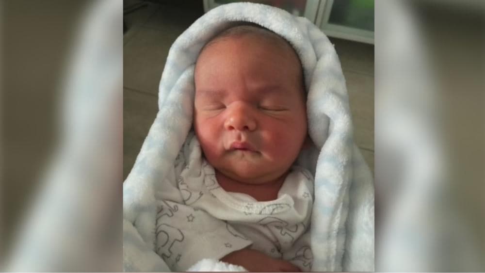 Quien tenga información sobre el paradero del bebé puede comunicarse 305-471-8477 o al 1-866-471-8477 o visitar la 
<a href="https://www.crimestoppersmiami.com/" target="_blank">www.CrimeStoppers305.com </a>y seleccionar “submit a tip”.
<br>