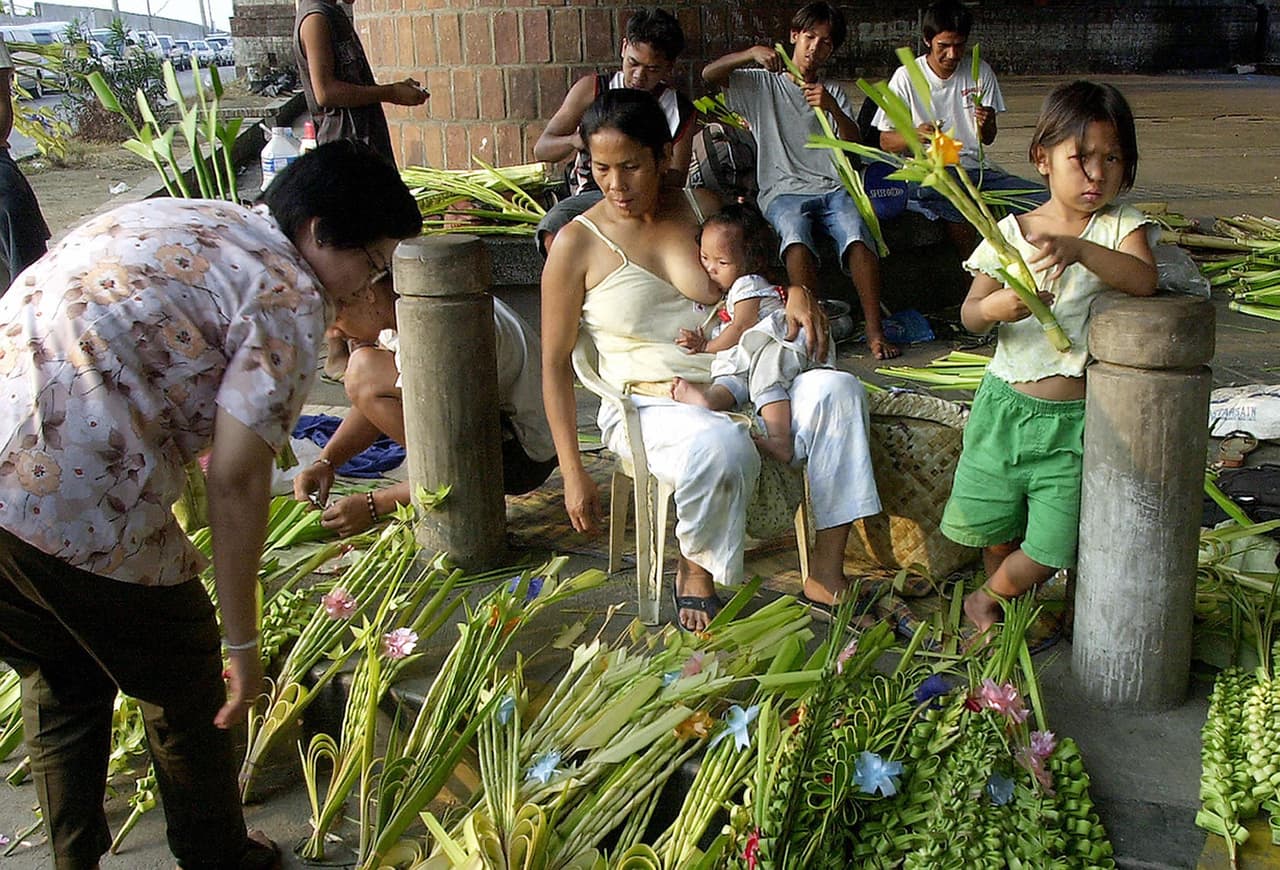 Y para aquellos que bendicen sus palmas, es importante que no las vean como simples "amuletos de buena suerte" o pensar que por sí solas van a disipar malas energías, espíritus o prevenir cosas en nuestra casa, ya que eso es caer en la superstición y ritos ajenos a las intenciones de Dios.