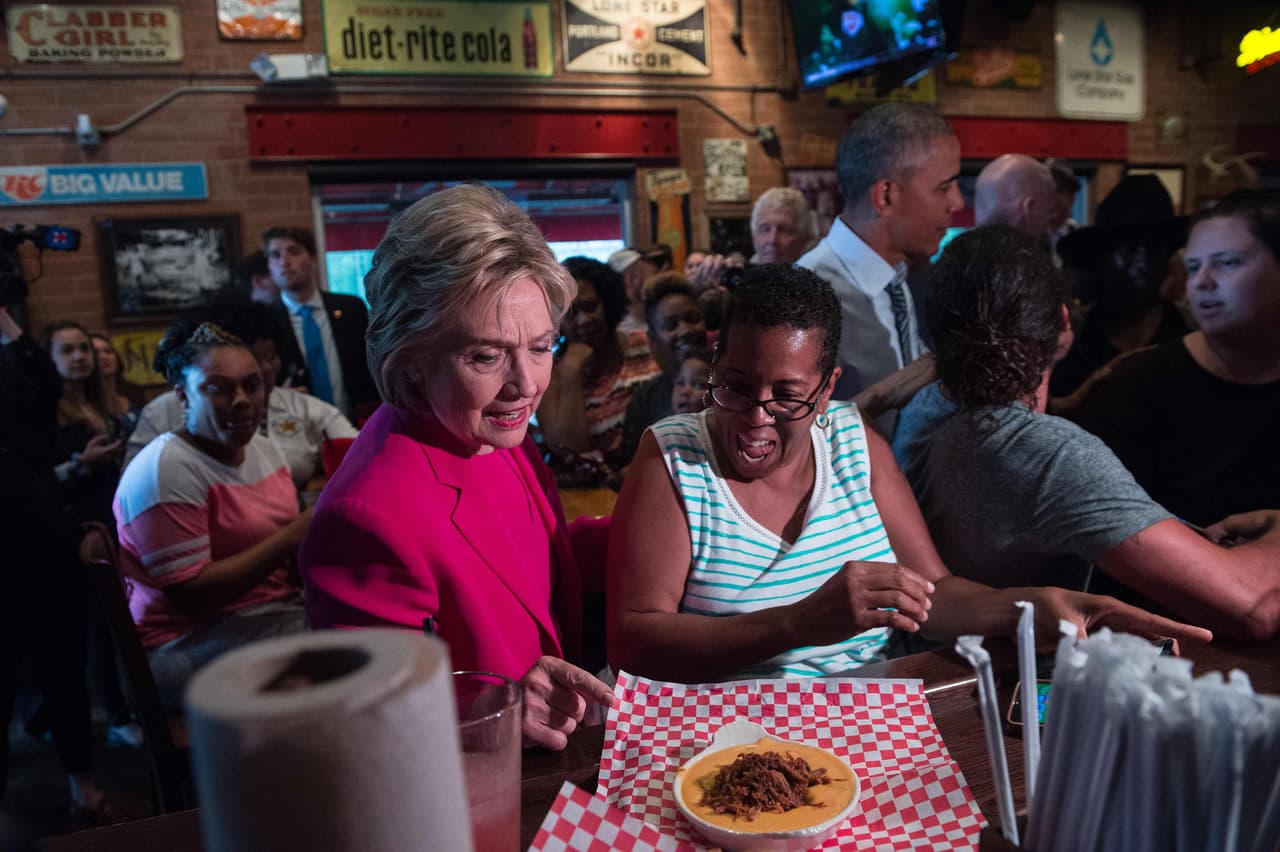 Obama hizo referencia a las constantes promesas de construir un muro en la frontera con México que el virtual nominado republicano hace desde que lanzó su campaña electoral en 2015. "No vamos a construir ningún muro", aseguró el jefe de Estado.