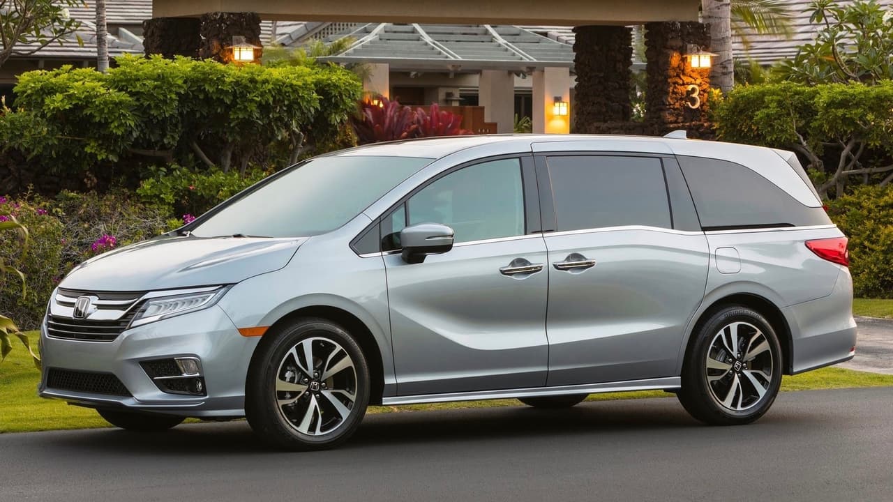 La 
<b>Honda Odyssey</b> es la única minivan en la lista (la edición 2017 de esta mismo estudio no mostró ninguna minivan en la lista resultante) lo que habla del declive de este tipo de veículos en favor de las camionetas crossovers y SUVs, las cuales para sorpresa de nadie, conforman el 50% de la lista. 
<br>
<br>La Odyssey cerró 2017 como la segunda minivan más vendida en Estados Unidos, solo superada por la Chrysler Pacifica.
<br>
<br>En la imagen, la 
<i>Honda Odyssey 2018.</i>