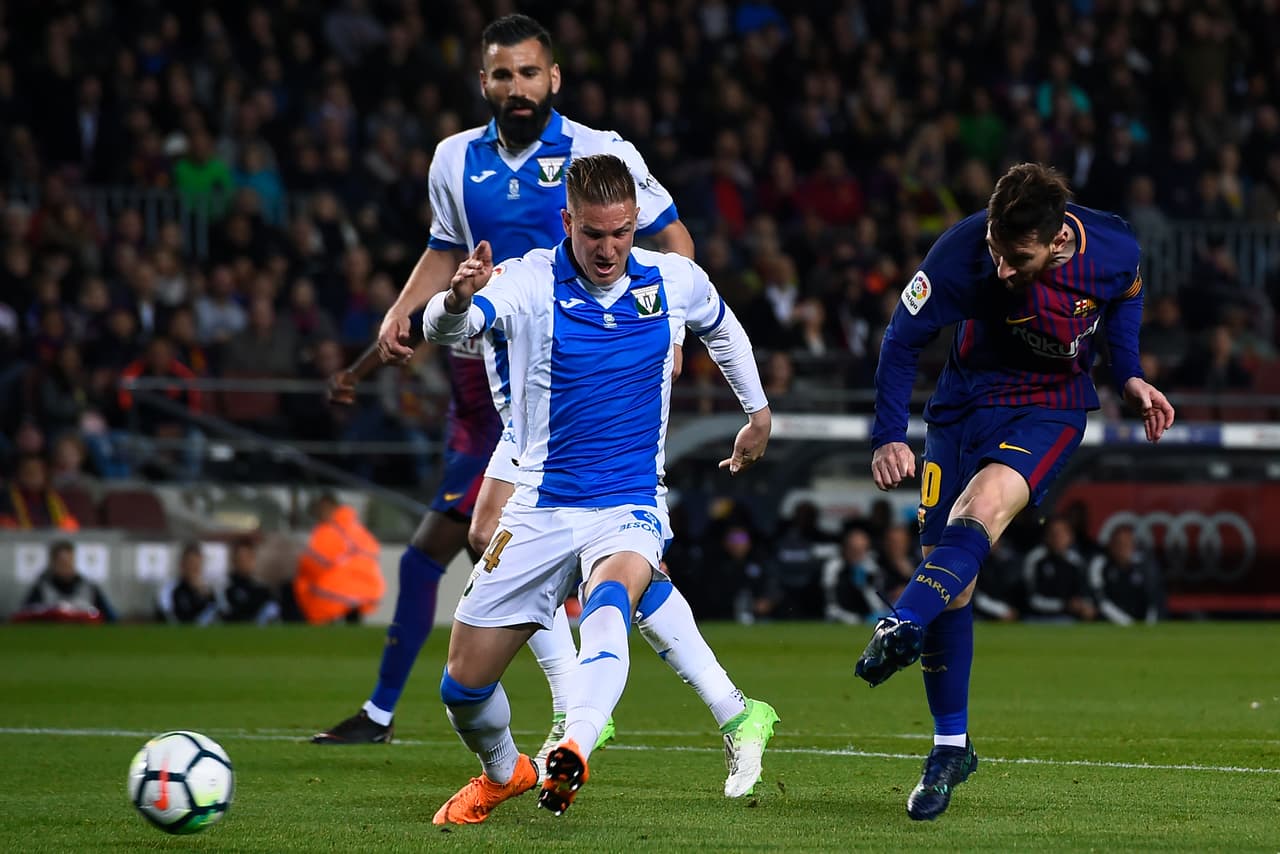 Pareciera que en esta temporada basta que Messi salga enchufado para que todo esté definido.