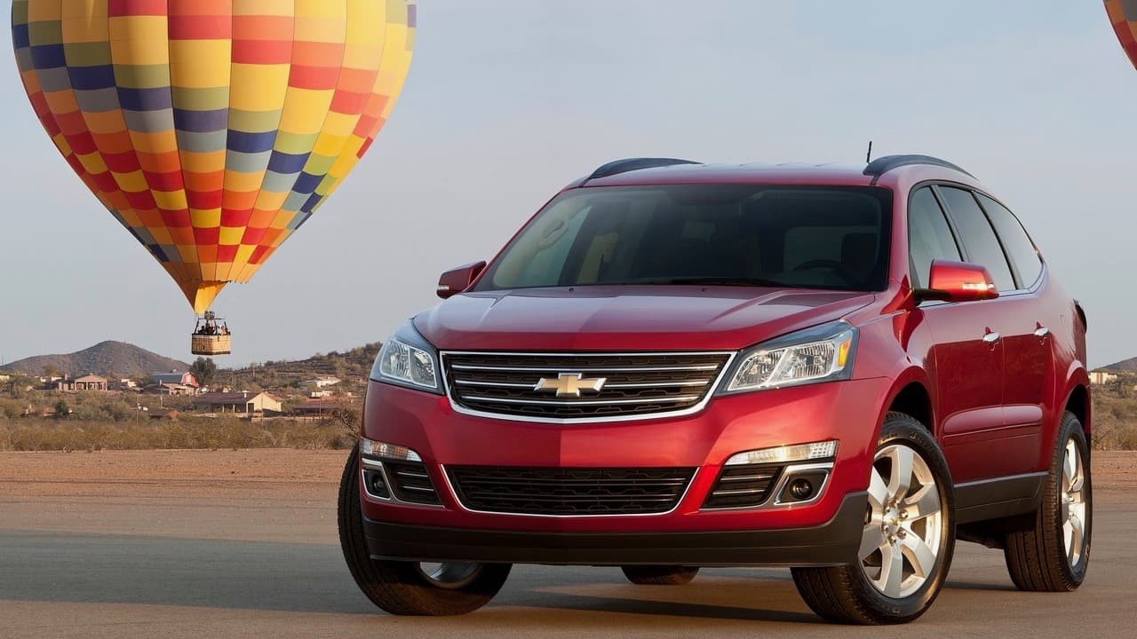 <h3 class="cms-h3-H3">SUV/Crossover mediana: Chevrolet Traverse</h3>
<br>La camioneta de tres filas de asientos de Chevrolet, hoy
<b> sustituida por un modelo totalmente nuevo</b>, se convirtió en una de las favoritas del público por sus muchos atributos, los cuales incluyeron un hermoso diseño después de su remodelación en 2013, y por supuesto su confiabilidad ahora comprobada por el estudio.
<br>
<br>Finalistas:
<b> GMC Terrain </b>y
<b> Ford Escape.</b>