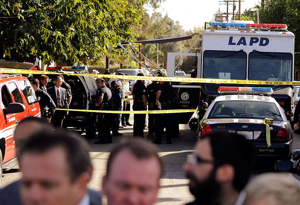 Policía interroga a la mamá de tres niños muertos en pleno Día de las Madres, en Woodland Hills