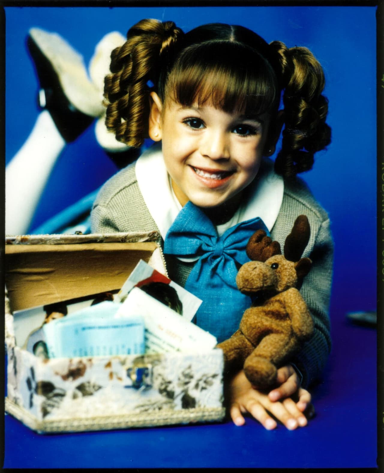 <b>Danna Paola </b>
<br>
<a href="https://www.univision.com/famosos/los-ataques-a-danna-paola-le-ocasionaron-inseguridades-por-algo-que-les-pasa-a-muchas-mujeres-video">La cantante y actriz</a> debutó en la telenovela infantil ‘Rayito de luz’ cuando tenía 5 años. Al año siguiente, en 2001, obtuvo su primer papel protagónico en ‘María Belén’.