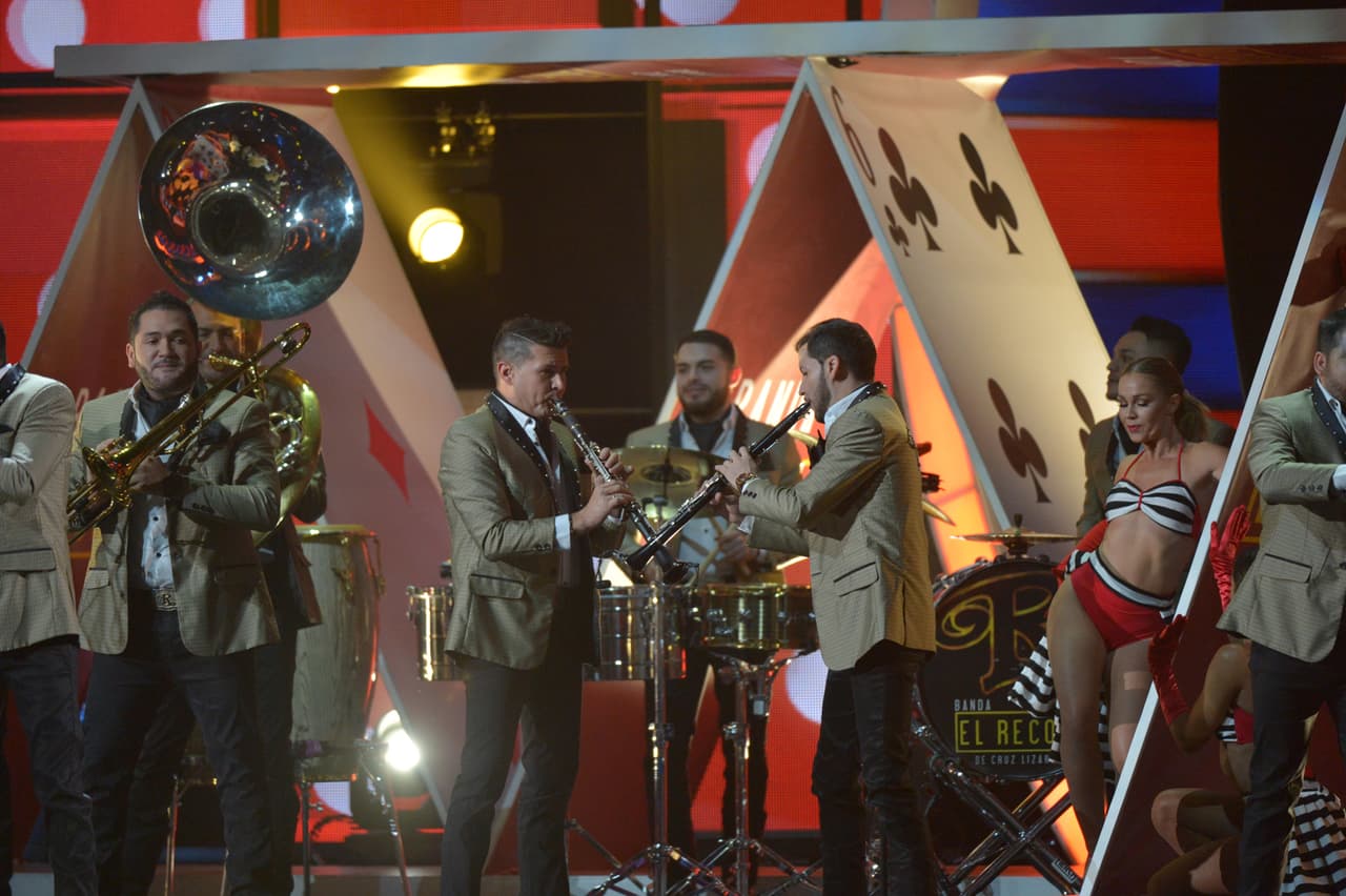 Lo que hizo la Banda el Recodo al lado de Wisin dejó maravillados a los asistentes. Lo que hizo la Banda el Recodo al lado de Wisin dejó maravillados a los asistentes.