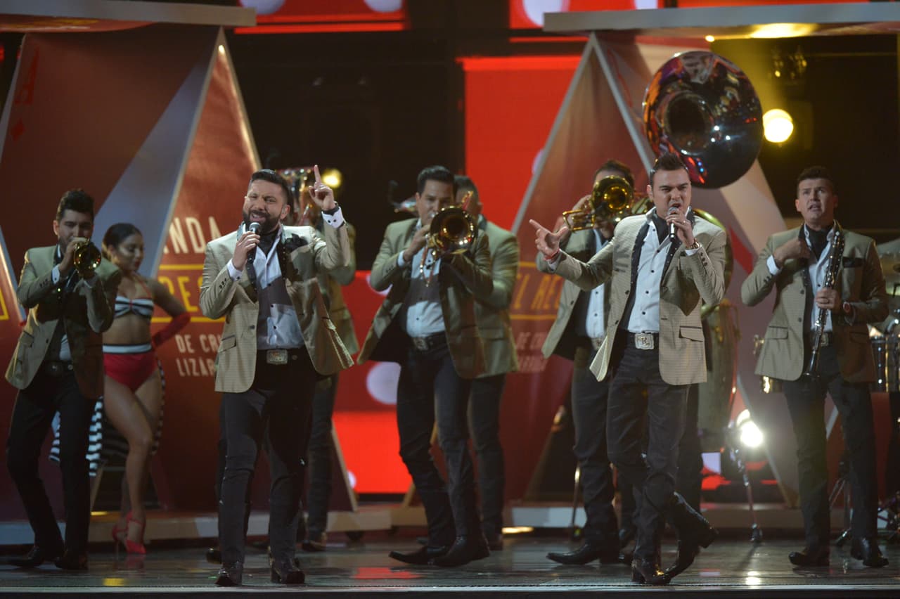 Con su canción dieron uno de los ‘shows’ más románticos de la noche.