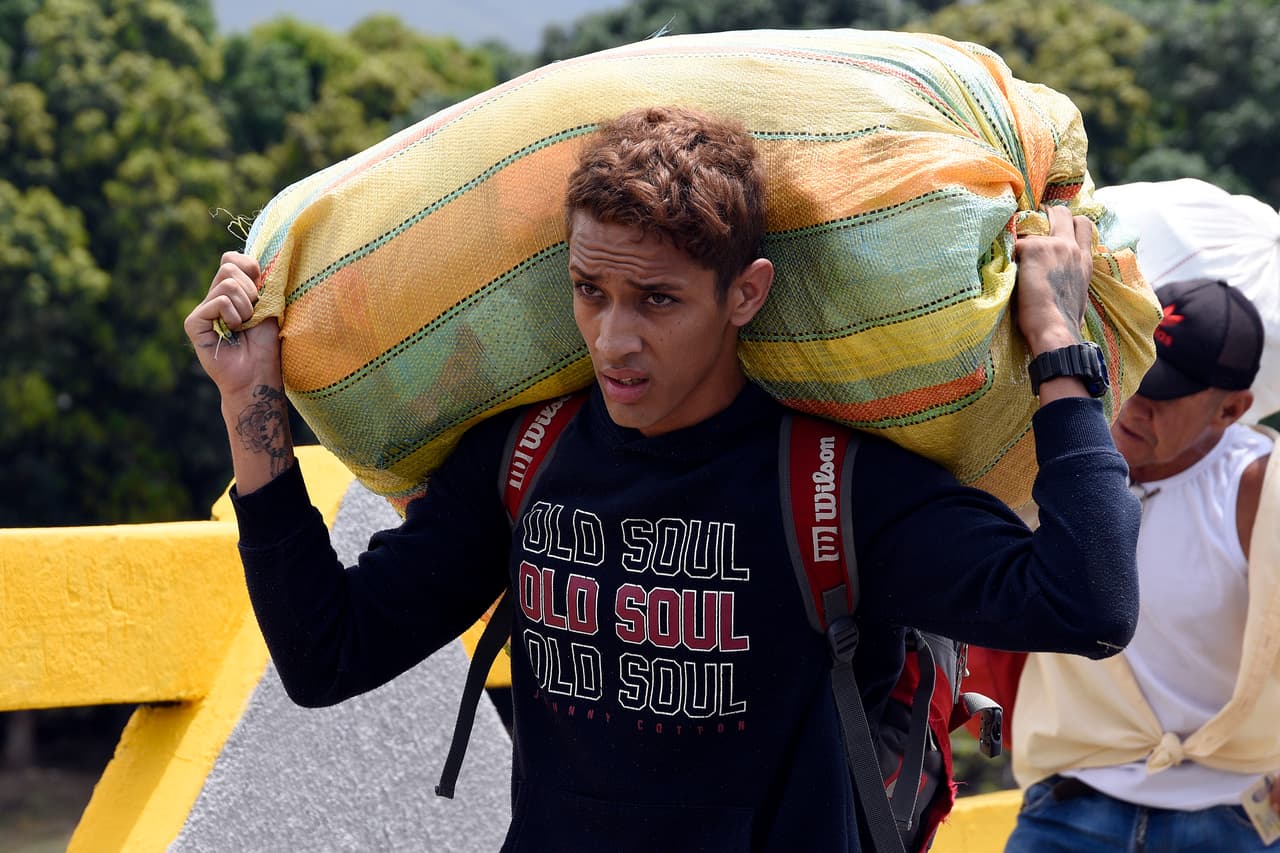 La ciudad fronteriza colombiana de Cúcuta tenía 15 depósitos aduaneros antes del rompimiento de relaciones y actualmente sólo hay uno.
<b>Todos se fueron de la ciudad ante la inactividad comercial por el cierre de la frontera.</b>
<br>